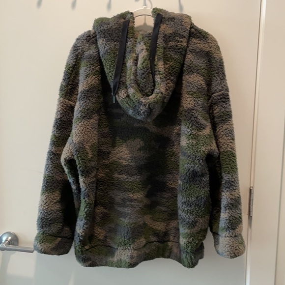 Aerie Camo teddy zip-up - Picture 2 of 2
